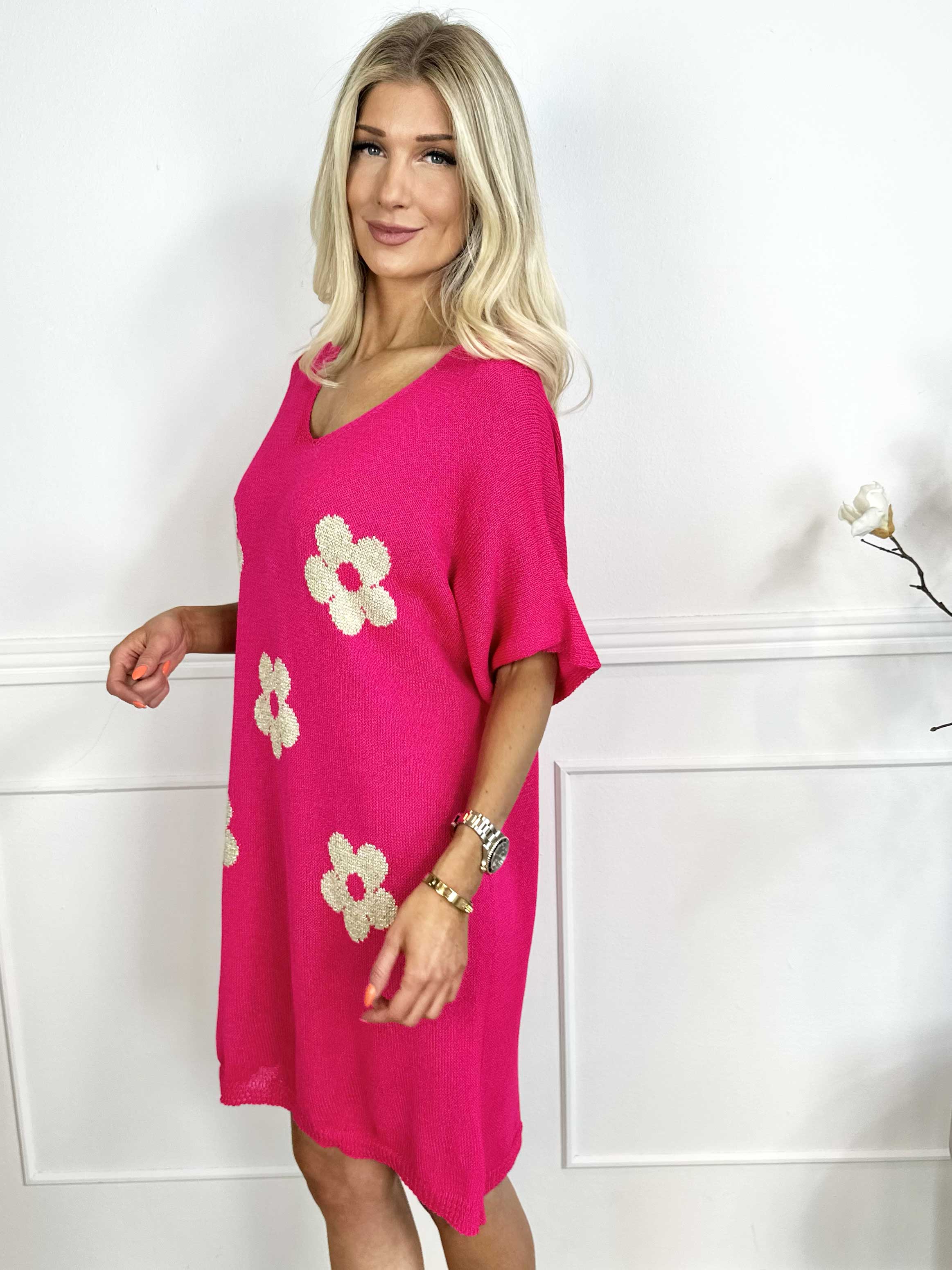 Emine - Sød kortærmet strikkjole med blomster og glimmertråde